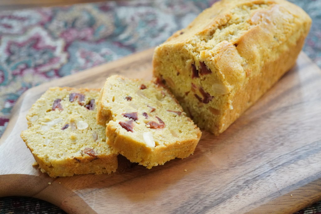 すももとカシューナッツのパウンドケーキ 坂ノ途中