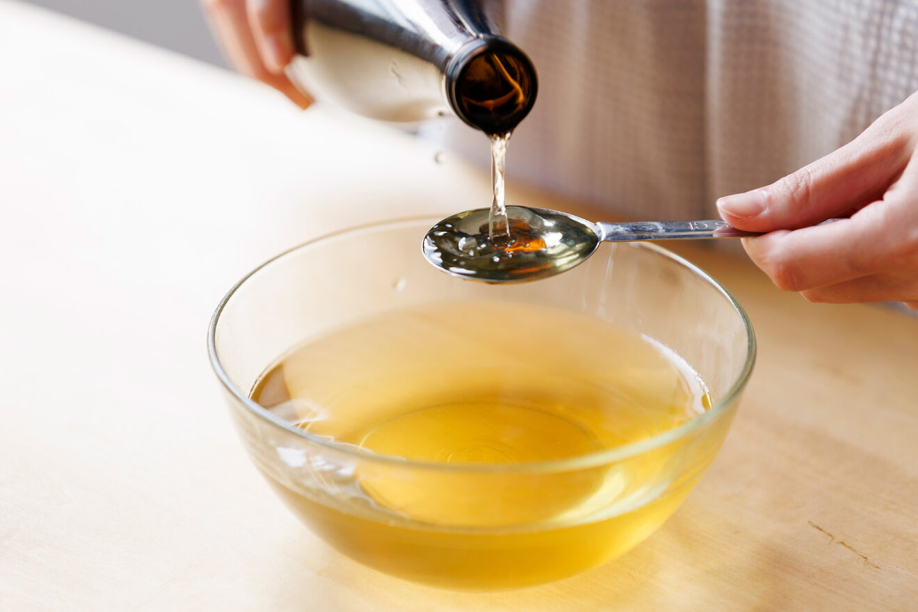 甦った木桶に仕込んだ熟成醤油 100年先も。360ml | 坂ノ途中